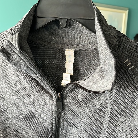 Lululemon Metal Vent Tech Half-Zip Long Sleeve (M) - Picture 4 of 9